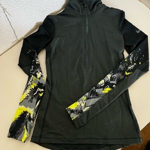 Nike pro 1/2 zip